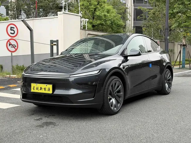 Tesla Model Y 2026 Long Range All-Wheel Drive