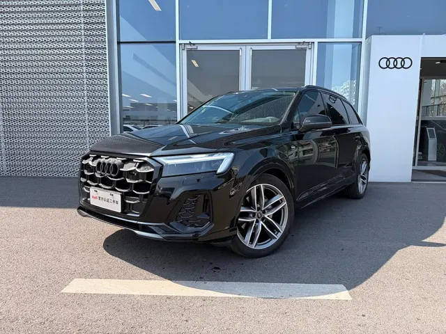 Audi Q7 2025 45 TFSI quattro S line Black Warrior