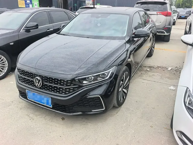 Volkswagen Passat 2022 330TSI Starlight Luxury Edition