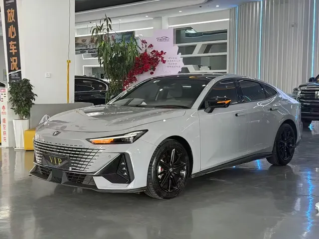 Changan UNI-V 2023 1.5T Luxury Edition