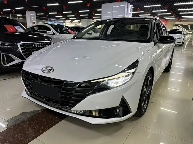 Hyundai Elantra 2021 1.5L CVT LUX Premium Edition
