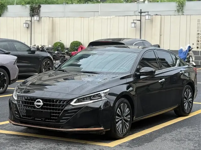 Nissan Teana 2025 2.0L SV Black Gold Edition
