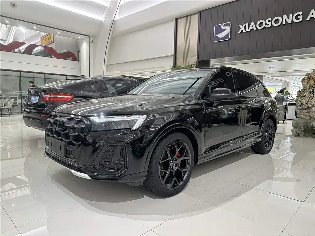 Audi Q7 2024 45 TFSI quattro S line Black Warrior