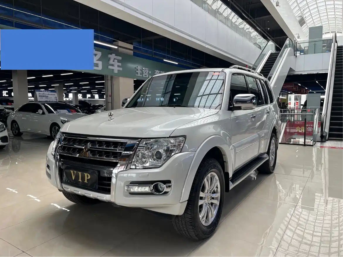 Mitsubishi Pajero (Import), 2020