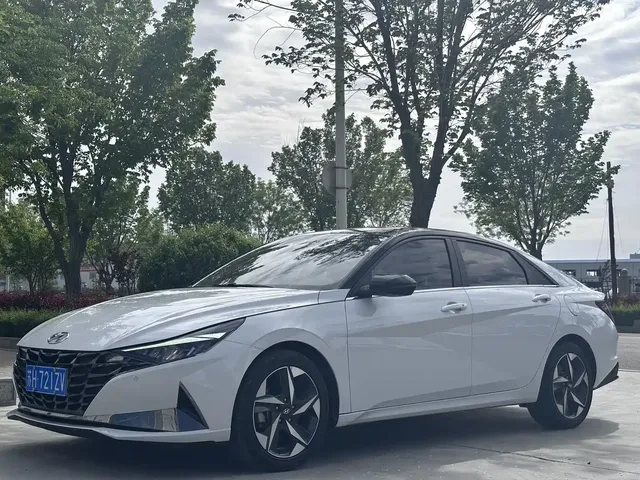 Hyundai Elantra 2021 1.5L CVT LUX Premium Edition