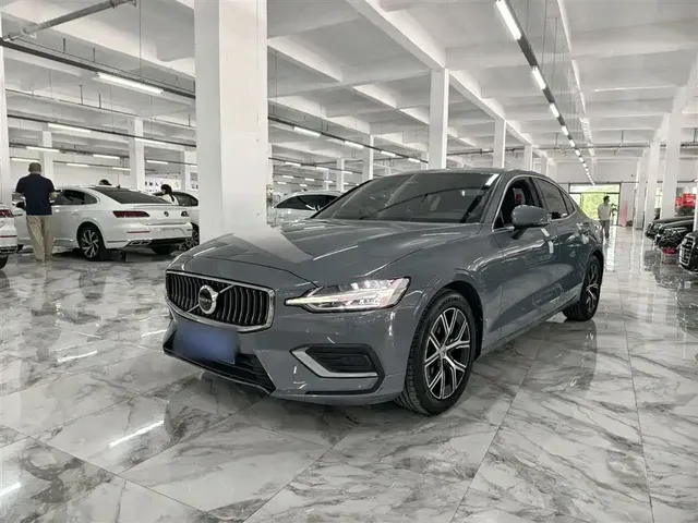 Volvo S60 2023 B4 Smart Comfort Luxury Edition