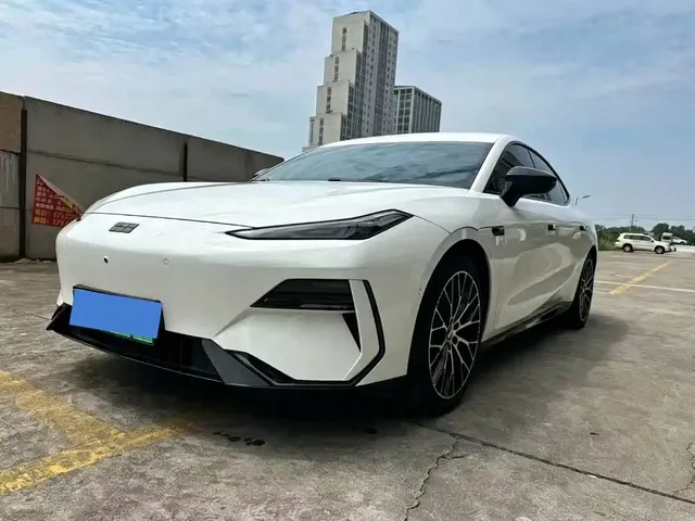 Geely Galaxy E8 2025 Model 610km Premium Edition