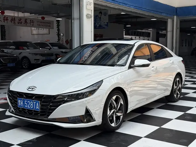 Hyundai Elantra 2022 1.5L CVT LUX Premium Edition