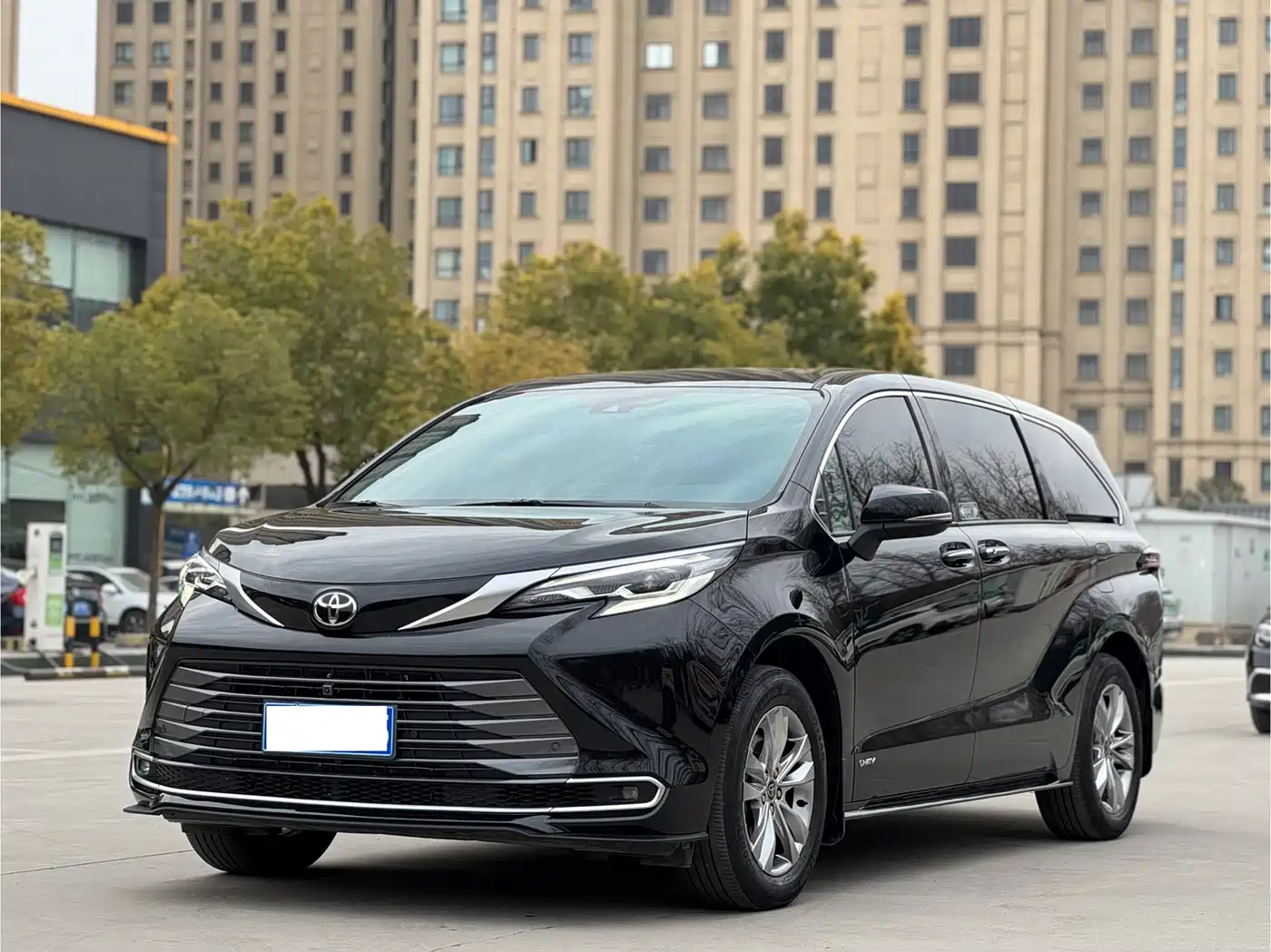 Toyota Sienna 2024 2.5L Hybrid 4WD Premium Edition