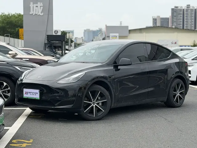 Tesla Model Y 2023 Long Range All-Wheel Drive Edition
