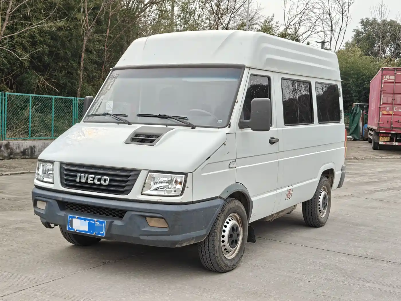 Iveco Daily 2020 2.5T A35 Bus Single Tire Medium Roof 5-9 Seater China VI