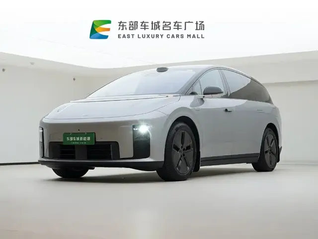 Li Auto Li i8 2025 Standard Edition