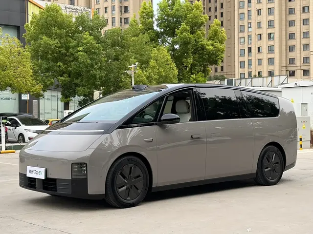 Li Auto MEGA 2024 Ultra