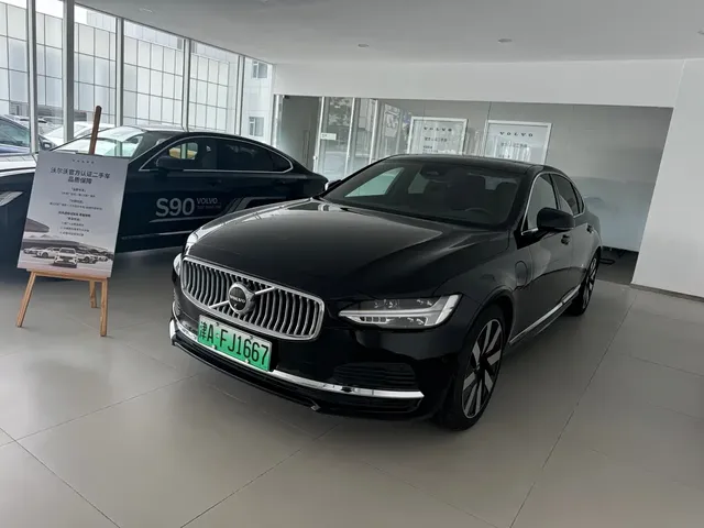 Volvo S90 Plug-in Hybrid 2025 Plug-in Hybrid AWD Long Range Zhiya Luxury Edition