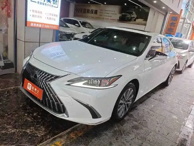 Lexus ES 2022 300h Excellence Edition