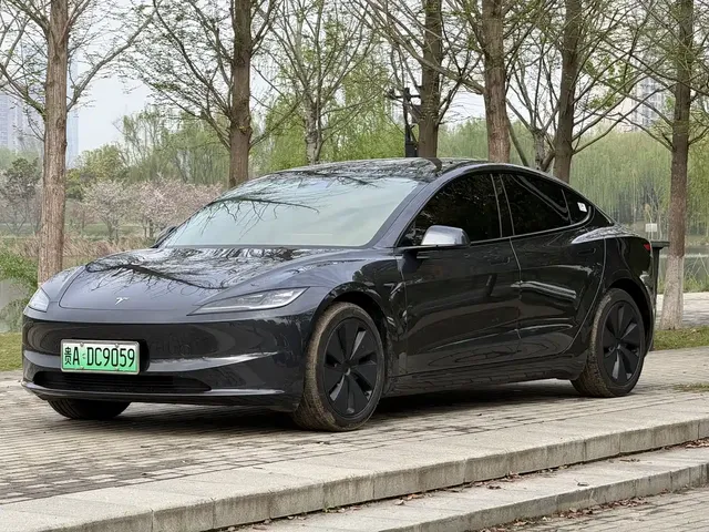 Tesla Model 3 2025 Long Range All-Wheel Drive