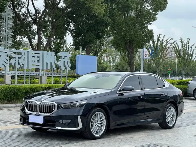 BMW 5 Series 2024 525Li M Sport Package
