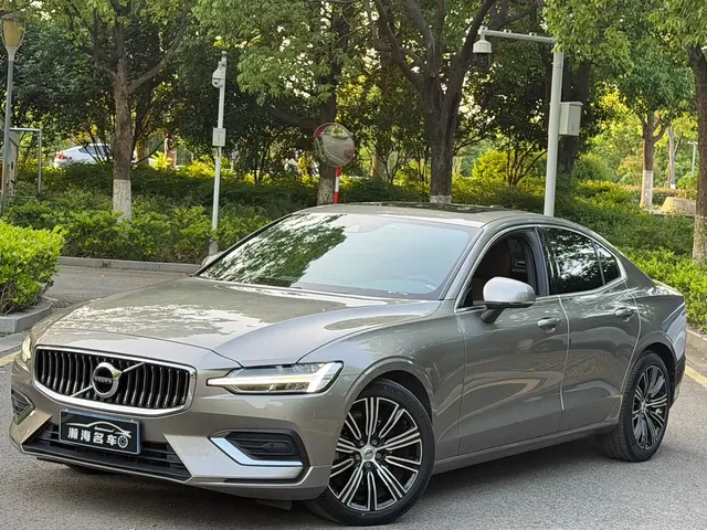 Volvo S60 2022 B4 Smart Comfort Luxury Edition