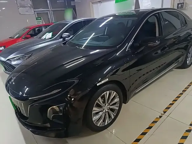 Hongqi E-QM5 2023 620km PLUS