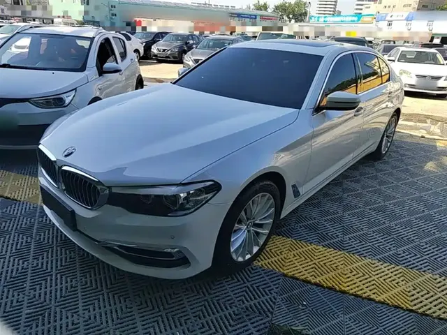 BMW 5 Series 2019 525Li Luxury Package