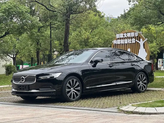 Volvo S90 2023 B5 Intelligent Vision Luxury Edition