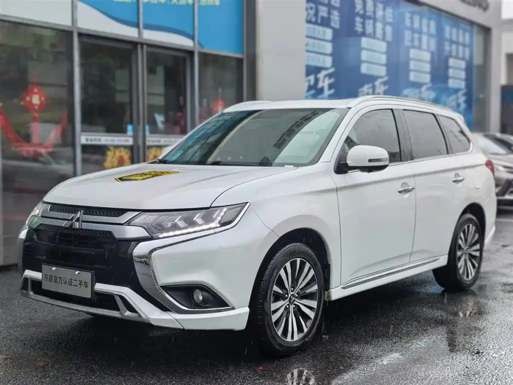 Mitsubishi Outlander 2021 2.4L 4WD Deluxe Edition 7-Seater