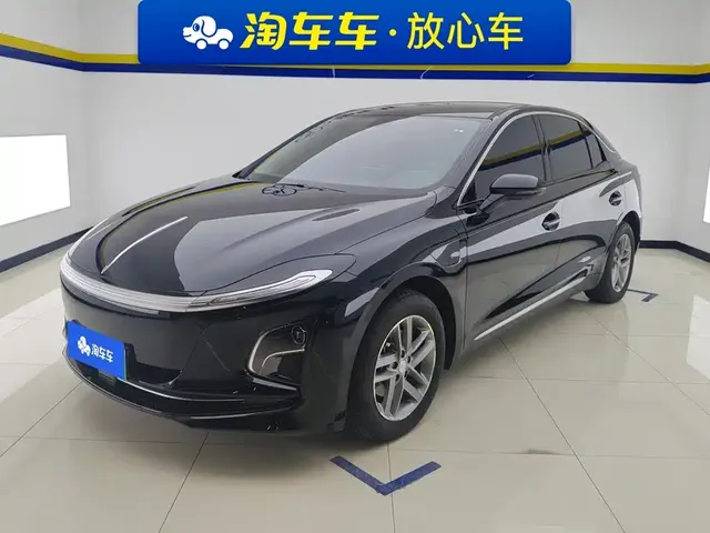 Hongqi E-QM5 2025 Model 500km Travel Edition