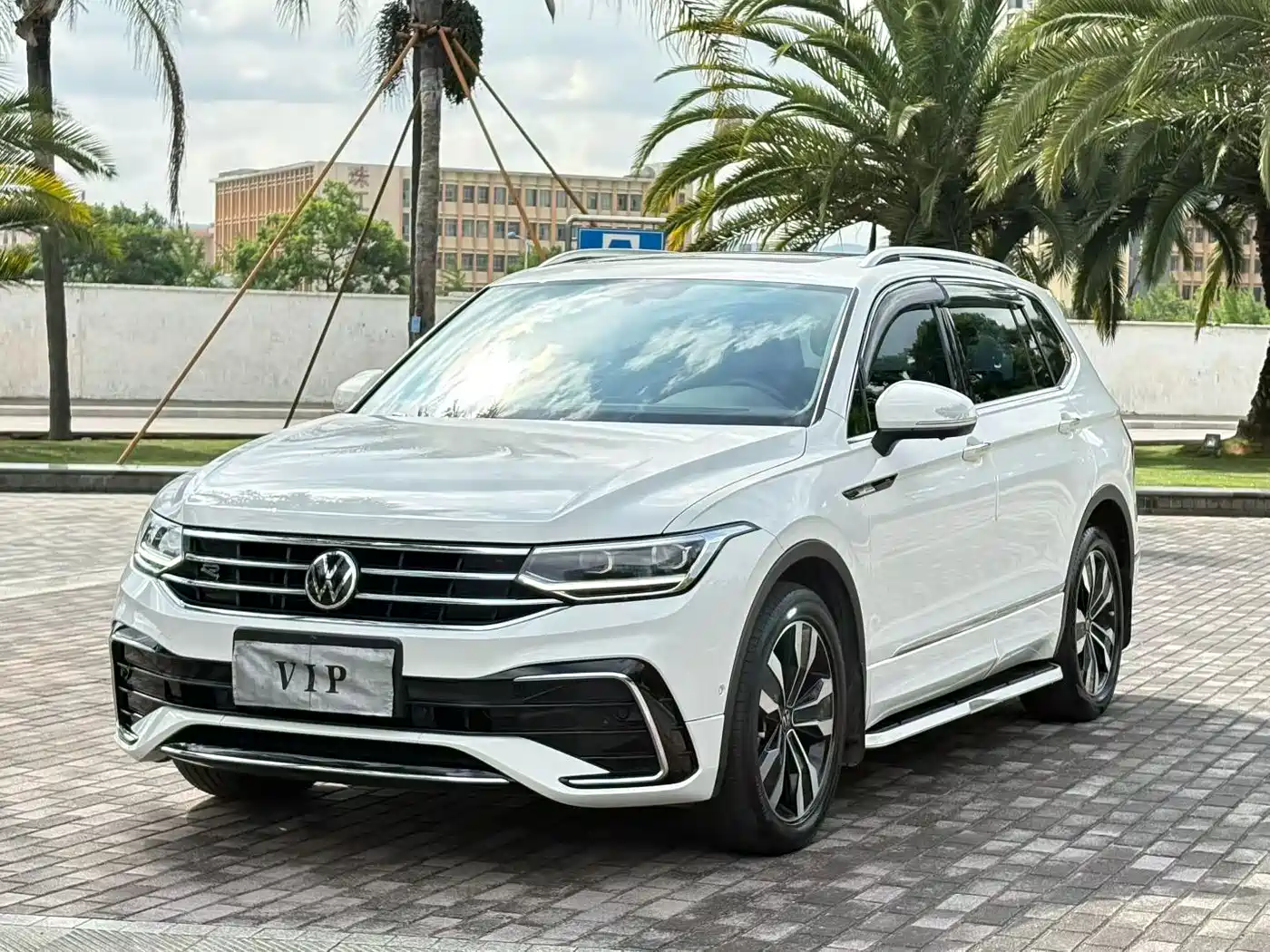 Volkswagen Tiguan L 2022 380TSI Automatic 4WD R-Line Cross Edition 7-Seater