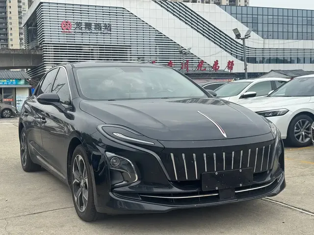 Hongqi E-QM5 2021 Charging Flag Premium Edition