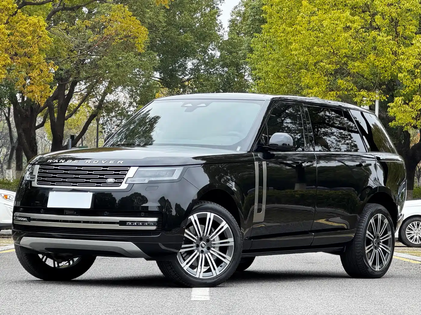 Land Rover Range Rover 2024 3.0 L6 400PS Golden Age Extended 7-Seater
