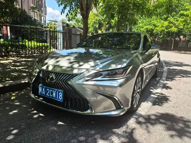Lexus ES 2020 300h Ultimate Edition