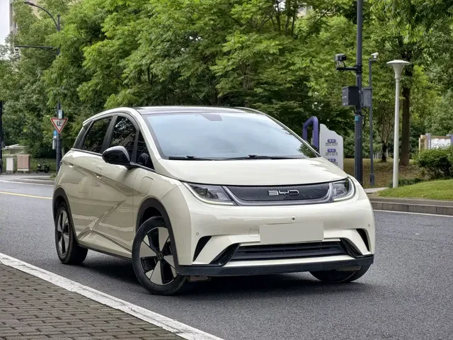 BYD Dolphin 2023 420km Fashion Edition