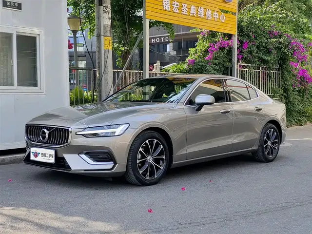 Volvo S60 2022 B4 Smart Comfort Luxury Edition