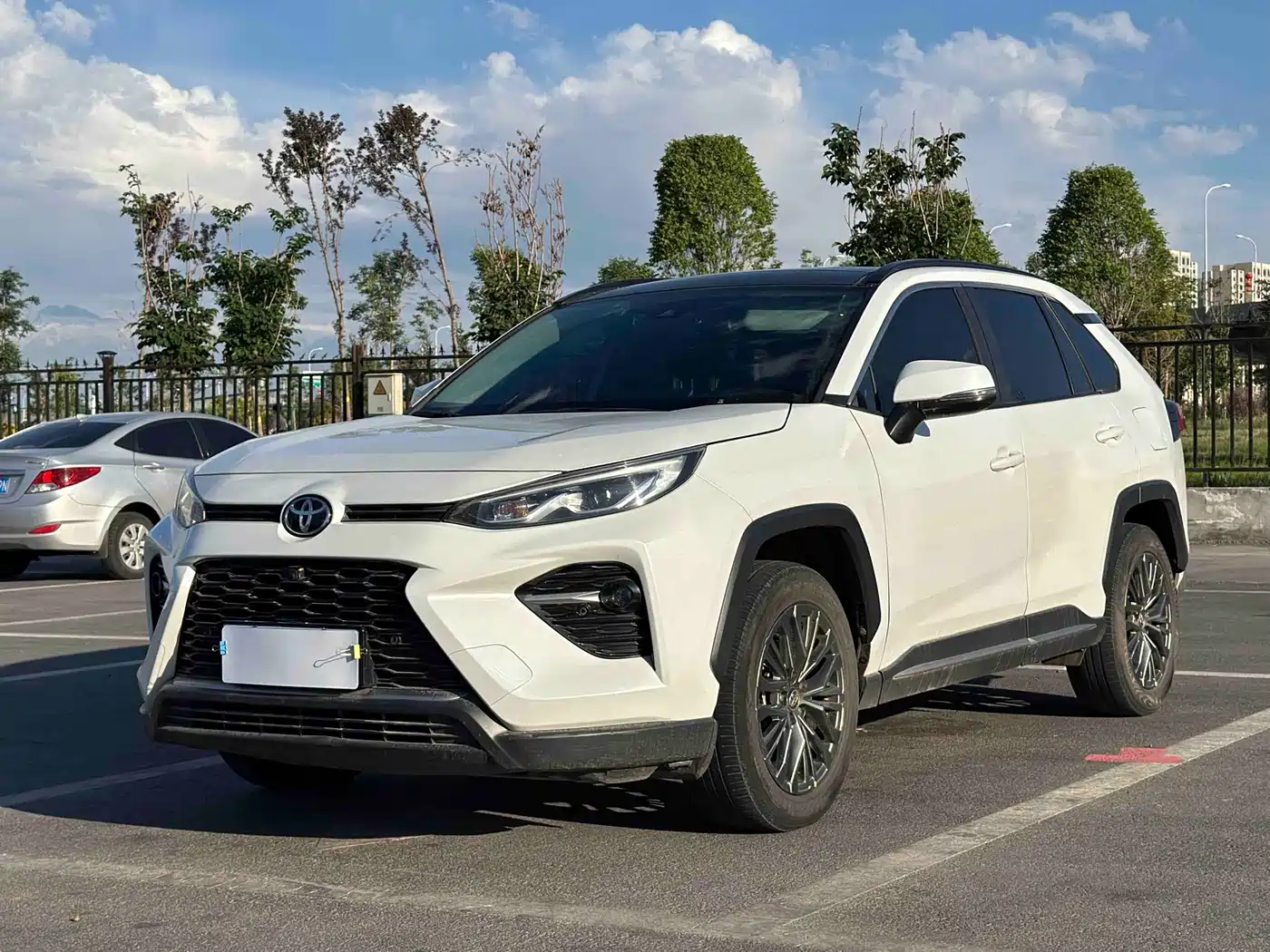 Toyota Wildlander 2024 2.0L CVT 2WD Luxury PLUS Edition