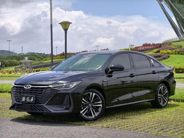 Chery Arrizo 8 2025 Model 2.0T Automatic Royal+