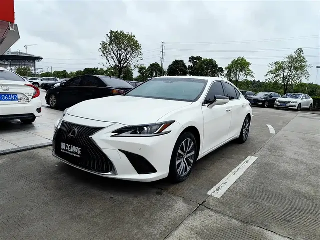 Lexus ES 2020 200 Luxury