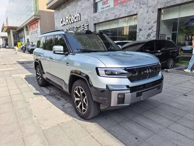 Fang Cheng Bao Leopard 8 2025 Zhiyong Flagship 6-Seater