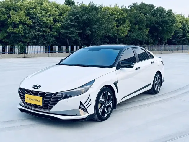 Hyundai Elantra 2022 1.5L CVT LUX Premium Edition