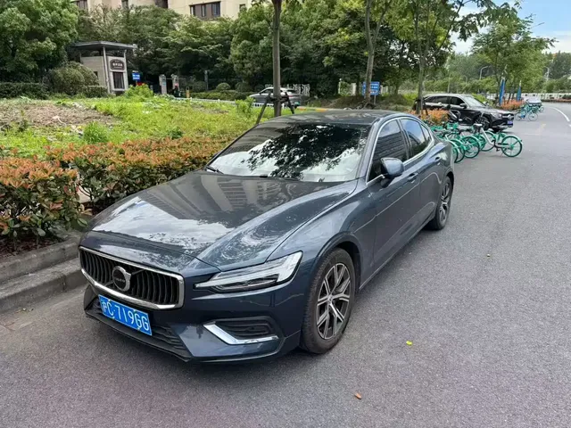 Volvo S60 2023 B4 Smart Comfort Luxury Edition