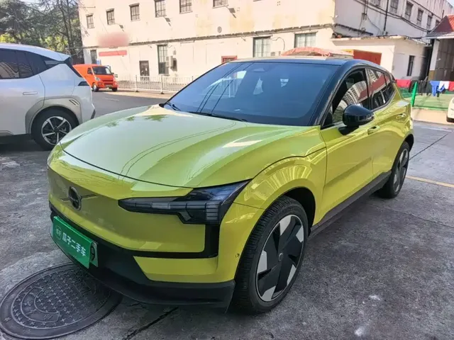 Volvo EX30 2025 RWD Long Range Ultra