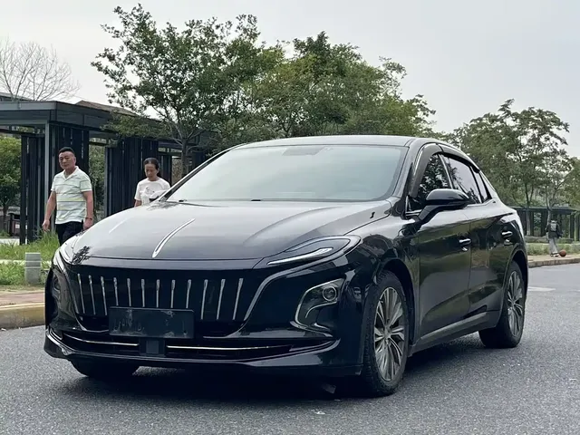 Hongqi E-QM5 2022 431km Charging Enjoyment Edition