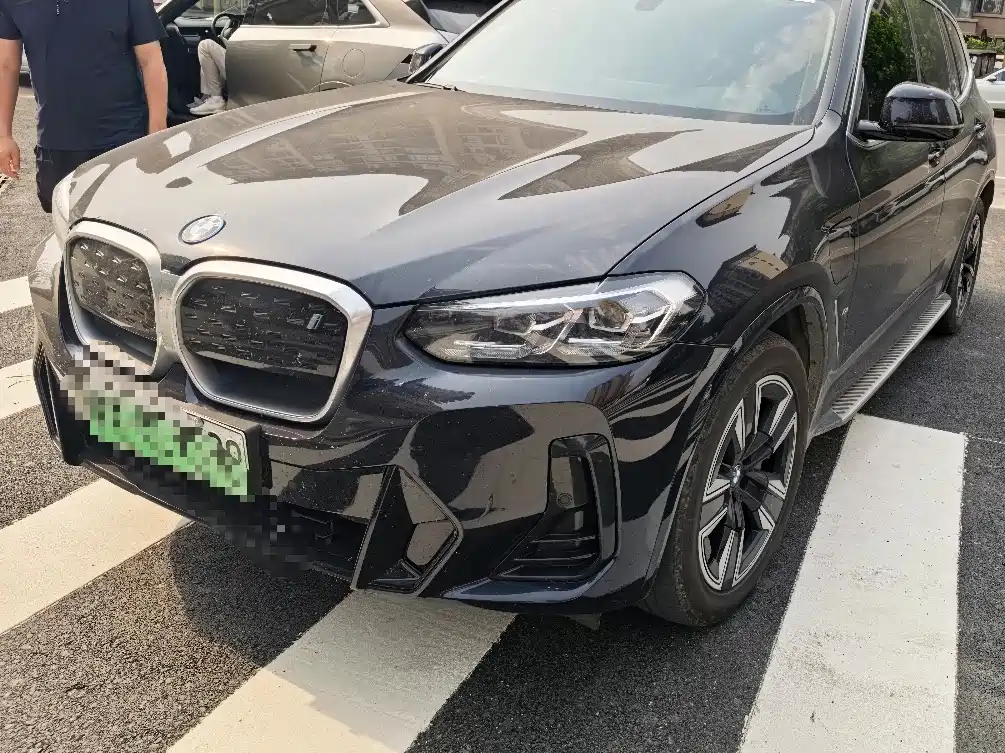 BMW iX3 2022 Leading Edition