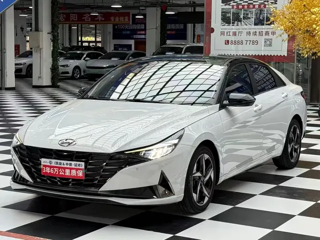 Hyundai Elantra 2022 1.5L CVT LUX Premium Edition