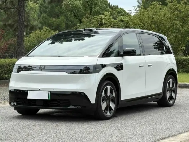ZEEKR MIX 2025 Smart Driving Edition