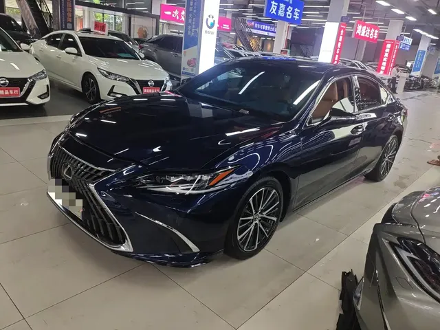 Lexus ES 2022 300h Ultimate Edition