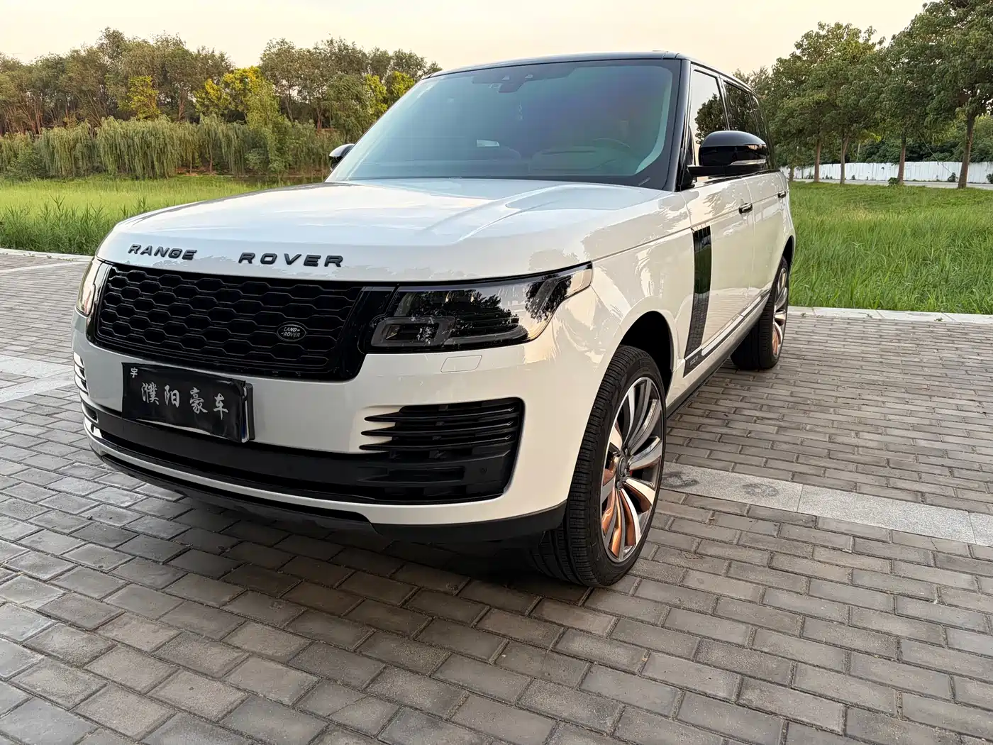 Land Rover Range Rover 2022 3.0 L6 400PS Heritage Extended Classic Edition