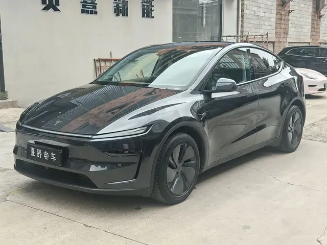 Tesla Model Y 2025 Long Range All-Wheel Drive