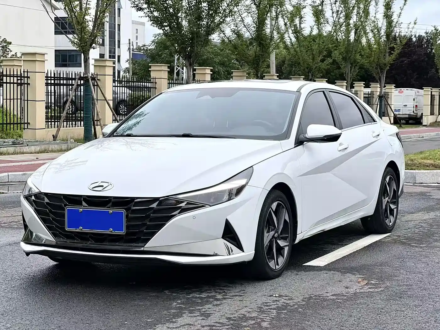 Hyundai Elantra 2021 1.5L CVT LUX Premium Edition
