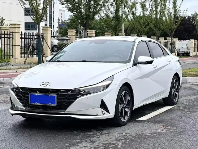 Hyundai Elantra 2021 1.5L CVT LUX Premium Edition