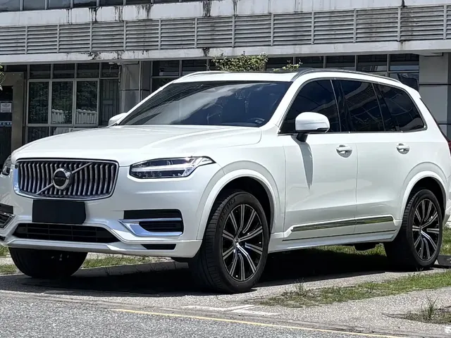 Volvo XC90 2023 B5 Smart Luxury Edition 5-Seater